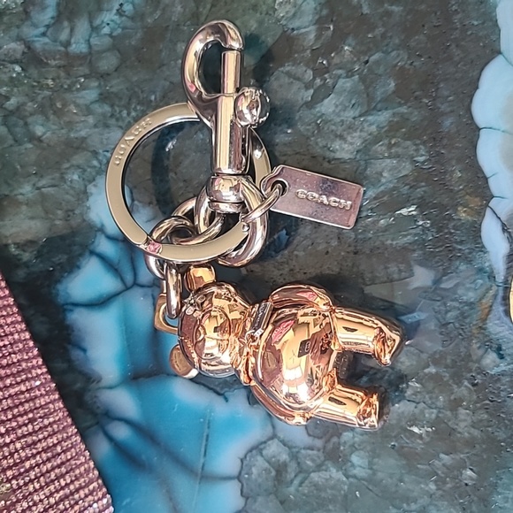 Nwot Coach rose gold 3d bear charm - Picture 2 of 3